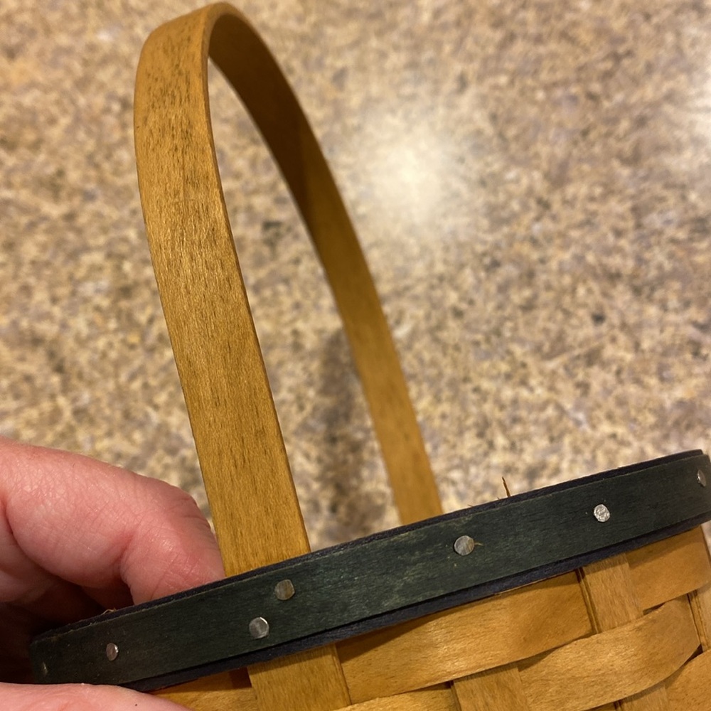Longaberger Collectors Club Handmade Maple Basket 2004 Stationary Handle - Picture 17 of 17